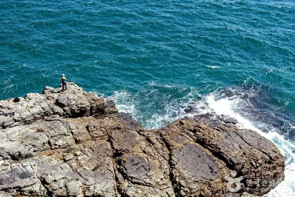 Rocky coast at Igidae