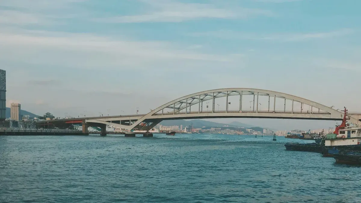 Bridge over Busan harbor in daytime